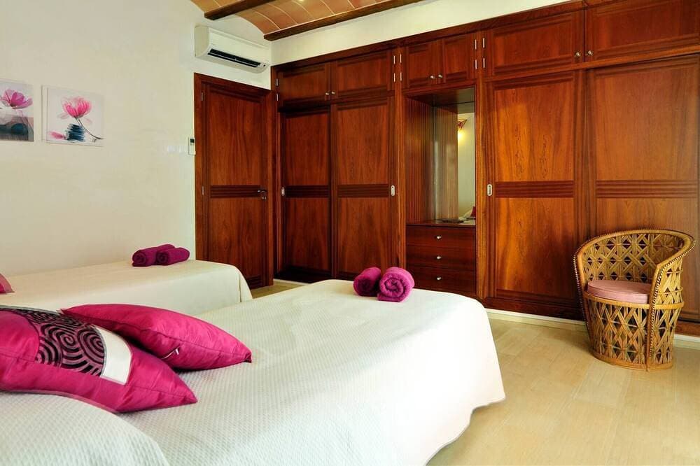 Foto 5 von 30: Luxury villa with infinity pool & jacuzzi