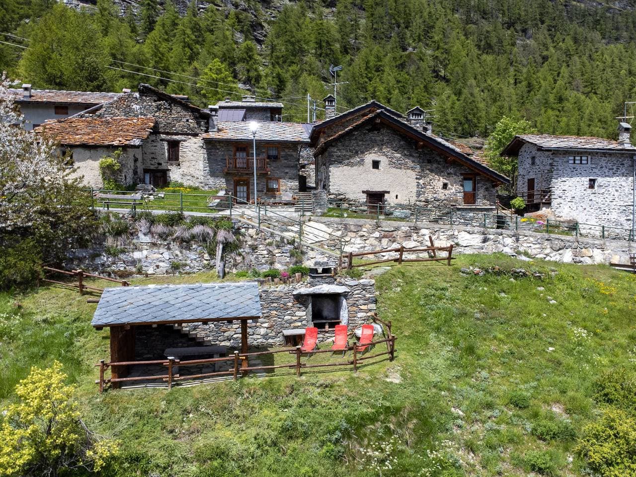Baulin 13 km von Arvier: Rustikales, historisches Zweifamilienhaus Baita Baulin 1