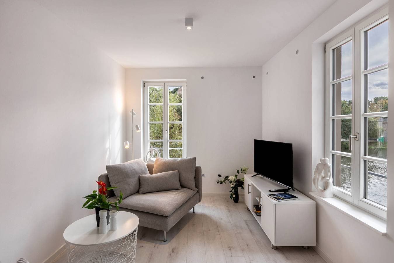 Foto 7 von 30: Ferienwohnung 'Saale Fewo Mit Burgblick' mit Seeblick, Gemeinschaftsgarten und Wi-Fi