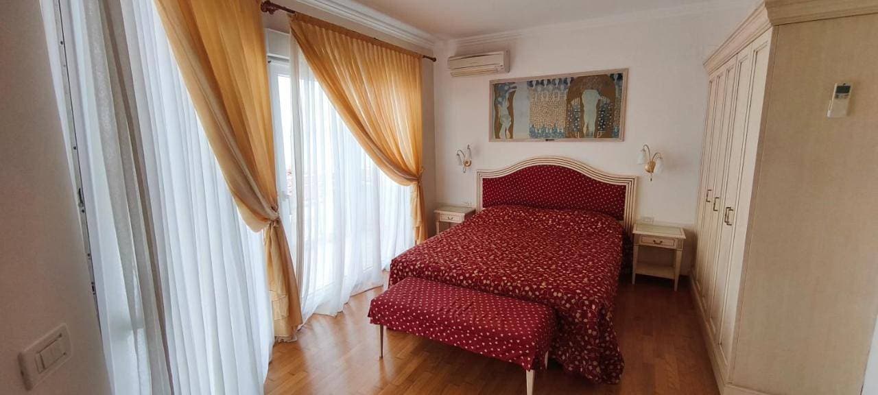 Foto 13 von 23: Three-Bedroom Villa with Private Pool