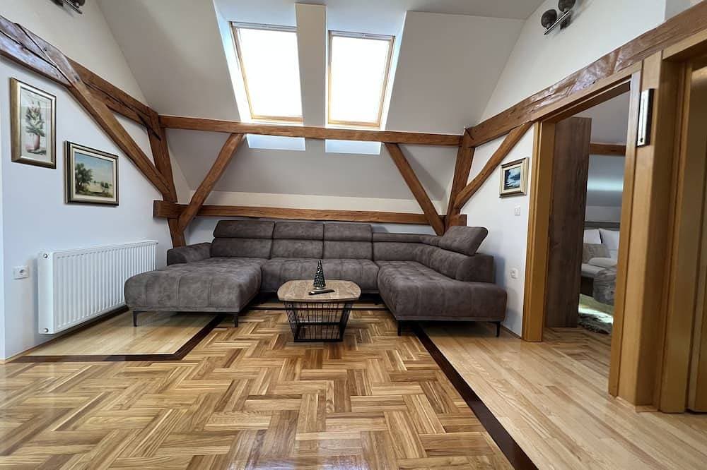Foto 6 von 30: La Luna ⭐⭐⭐⭐⭐ Rustic Deluxe Apartment with Pool & Jacuzzi Bikes and Parking