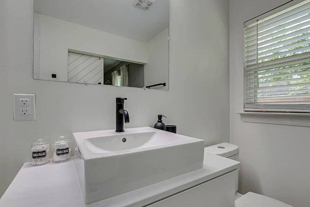 Foto 6 von 37: Modern Villa ♧ Hidden Gem ♧ 12 Min From Downtown