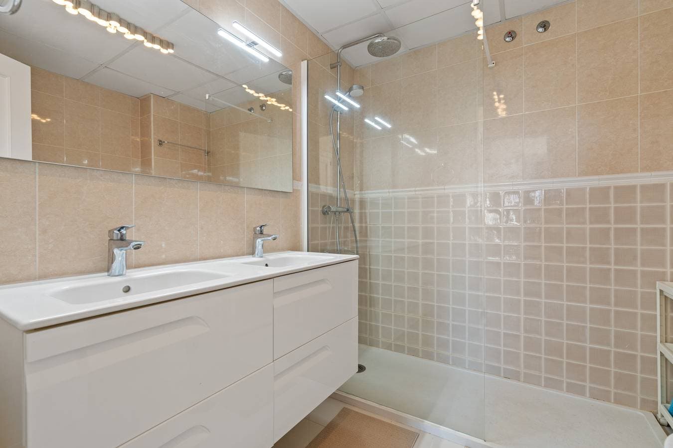 Foto 10 von 15: Ferienwohnung 'Meerblick nahe dem Strand' mit privatem Pool, Wi-Fi und Klimaanlage