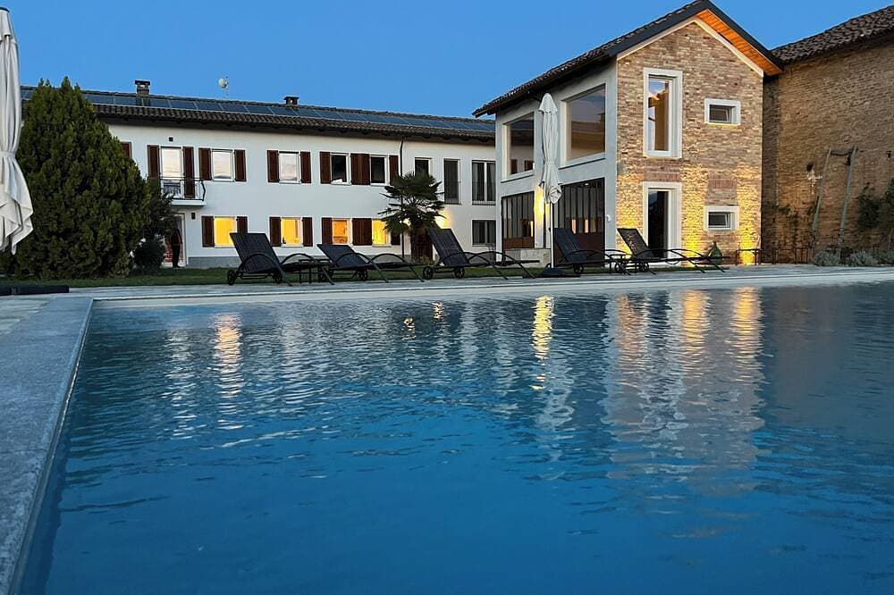 Spectacular views of Unesco Castles, Langhe valley, French, Italian & Swiss alps 1