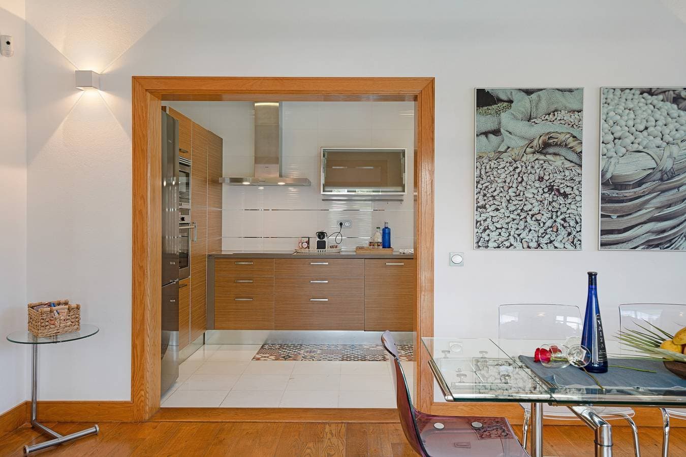Foto 9 von 44: Moderne Villa nahe dem Strand mit Pool, Sauna, Whirlpool und Terrasse