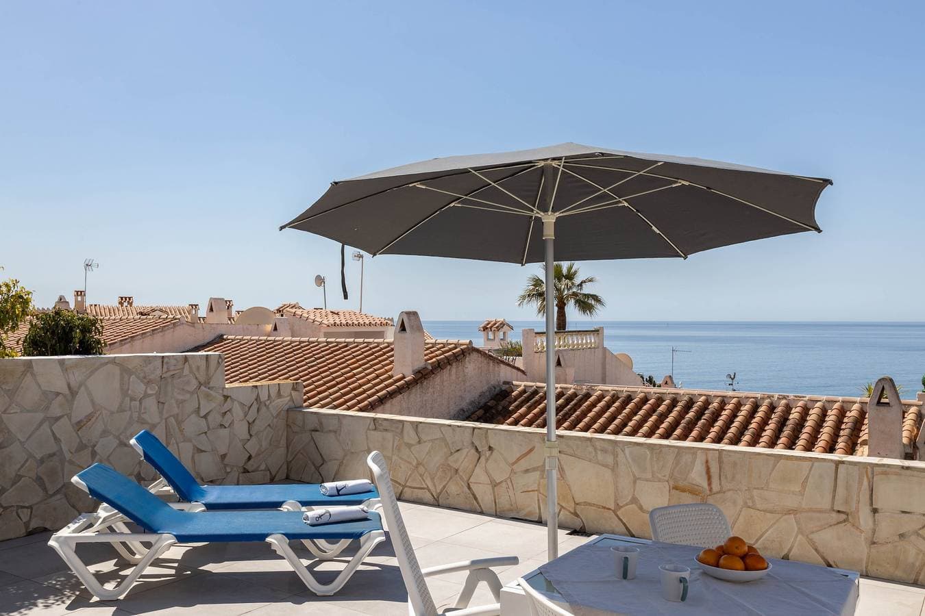 Foto 3 von 28: 'Wunderschönes Haus direkt am Meer' mit Meerblick, Garten und WLAN