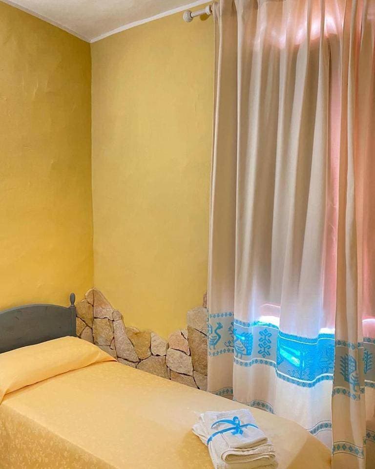 Foto 9 von 14: Twin Room with Private Bathroom