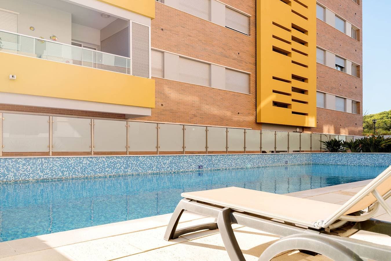 Foto 4 von 21: T1 Varandas Forte Piscina Ar cond. Garagem