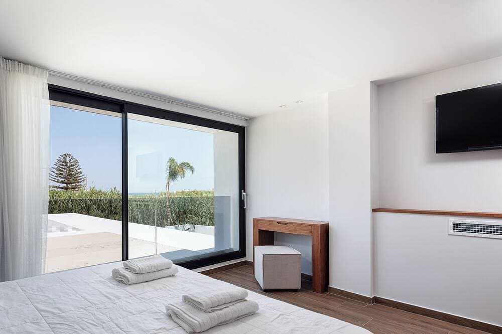 Foto 6 von 30: Nuera IV: Modern 4Br Villa, 300m from the Beach