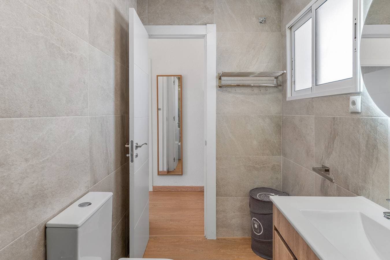 Foto 13 von 20: Ferienwohnung "Fuengirola" mit Blick auf das Meer und die Berge, Gemeinschaftspool & WLAN