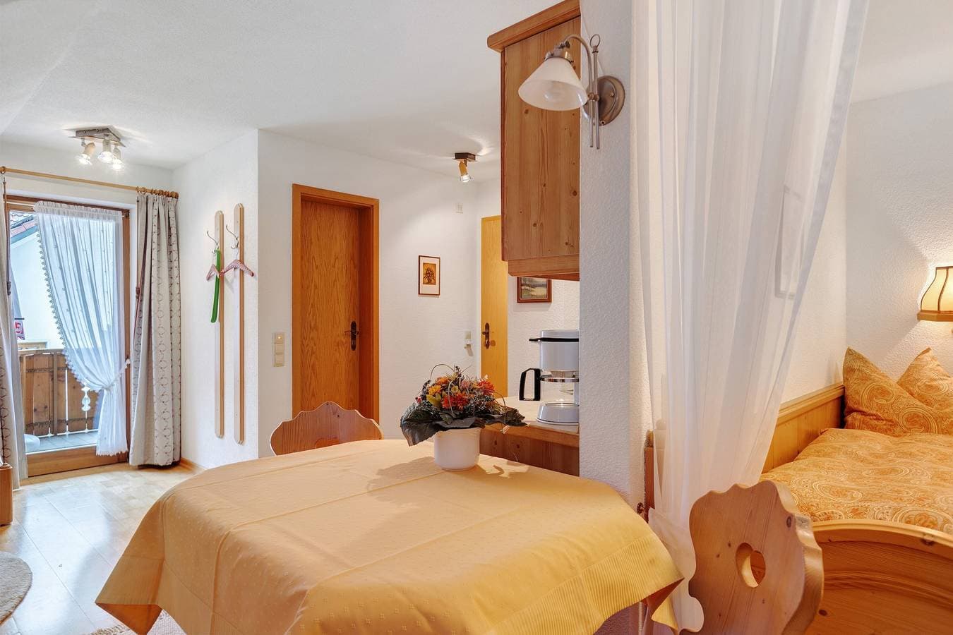 Foto 13 von 17: Studio '2, 36qm' mit Bergblick, Gemeinschaftsterrasse und Wi-Fi