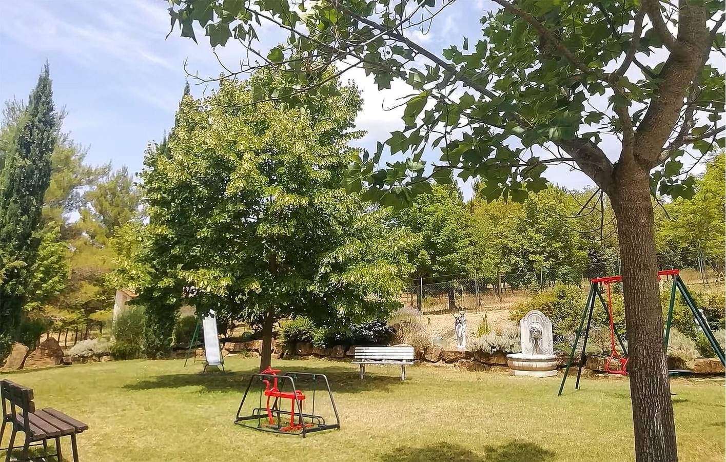 Foto 8 von 37: Paradies mit Seeblick - Geräumiges Apartment mit Pool und Parkplatz