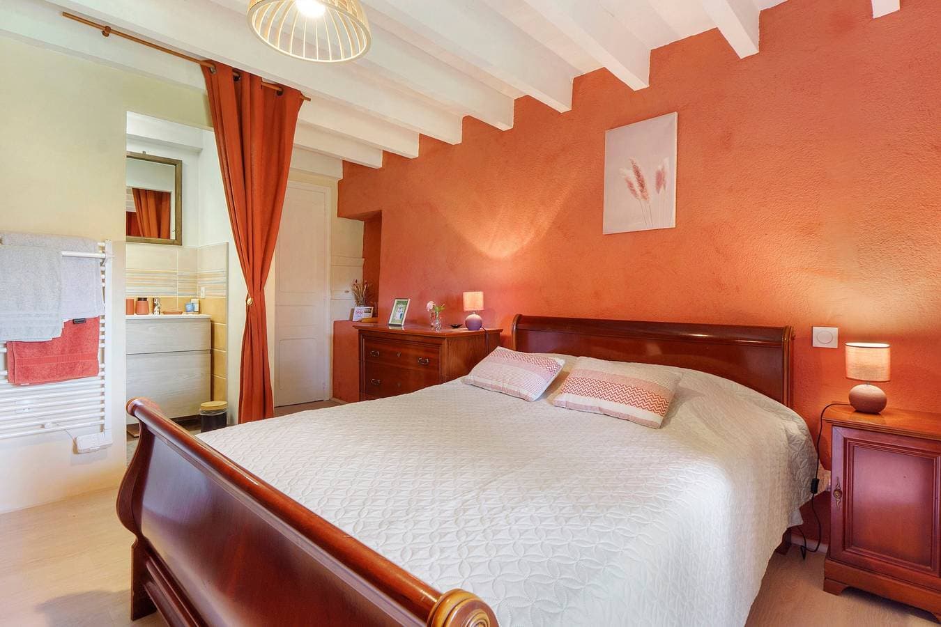 Foto 6 von 32: Bed & Breakfast 'Chambre Tilleul mit Pool', Bergblick, Gemeinschaftspool, WLAN