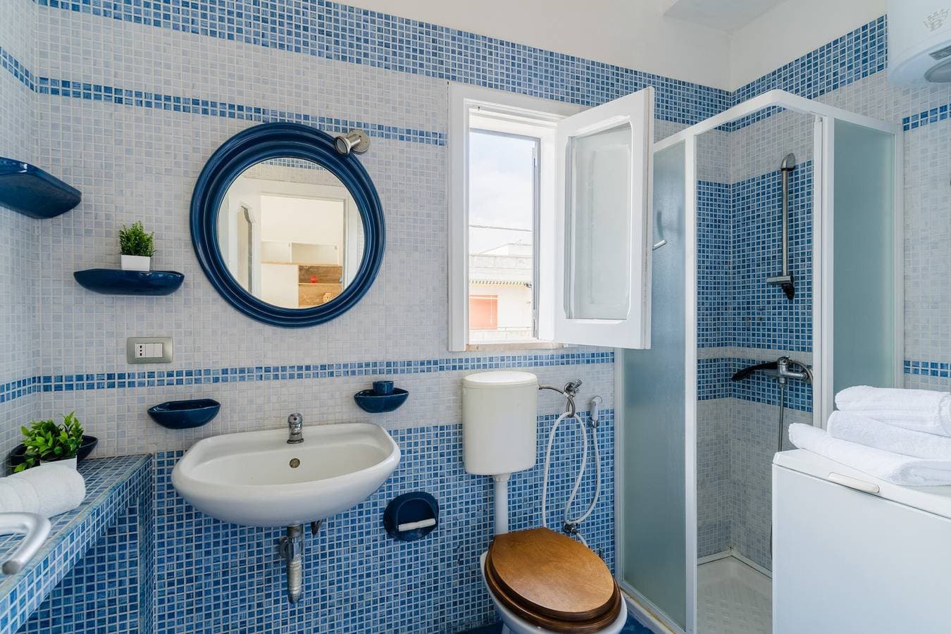 Foto 9 von 29: Ferienhaus 'Azzurra' mit Meerblick, WLAN und Klimaanlage
