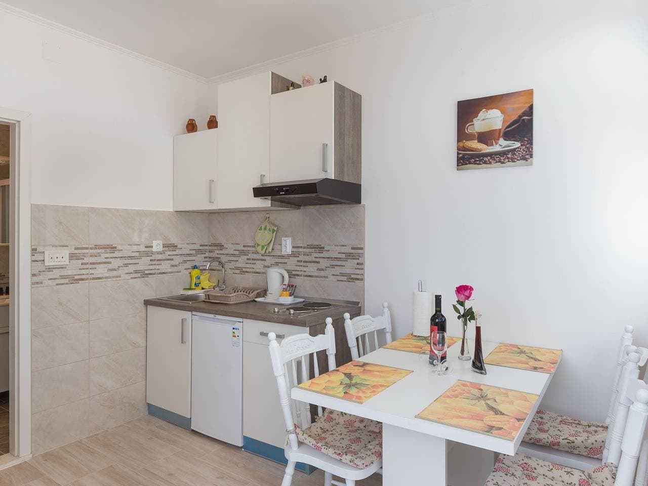 Foto 5 von 22: Apartments Olive - One Bedroom Apartment with Terrace and Partial Sea View