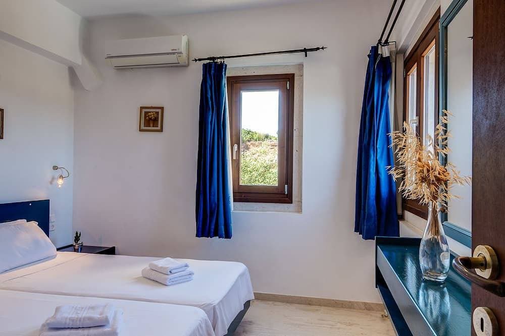 Foto 7 von 22: Aeolus 5 Schlafzimmer Villa mit privat Pool und Meerblick, Wi-Fi, 5 Min vom Meer