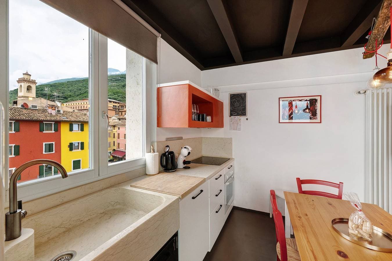 Foto 7 von 36: Ferienwohnung 'Angolo Sul Porto' mit Blick auf den See, WLAN und Klimaanlage