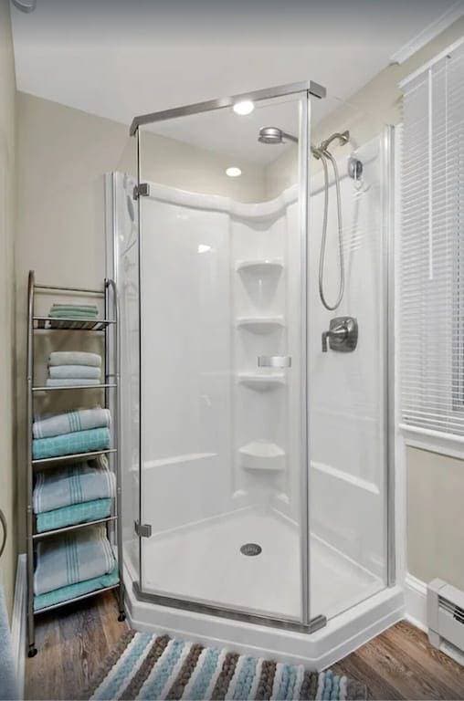 Foto 9 von 19: Awesome location downtown. Walk to the beach, marginal way