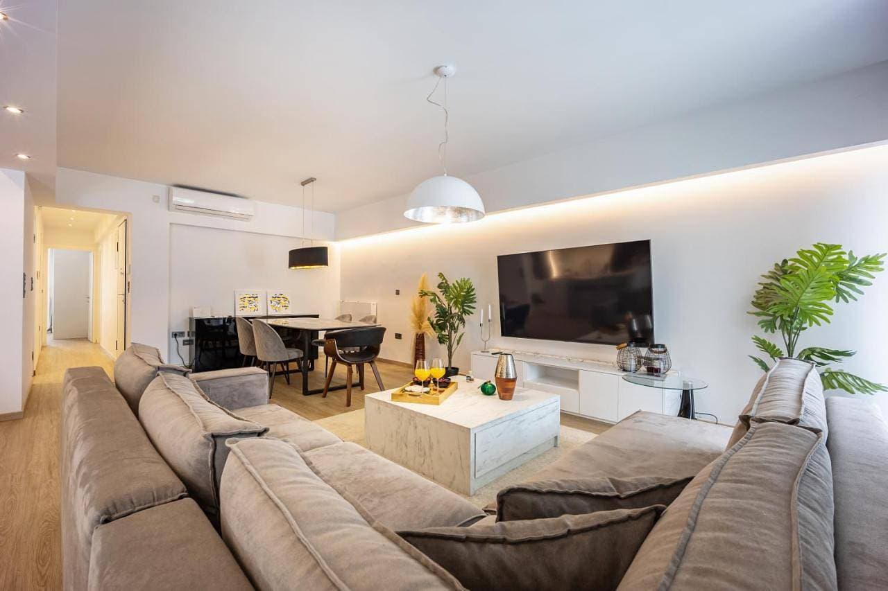 Foto 4 von 5: Three-Bedroom Premium Apartment with Balcony