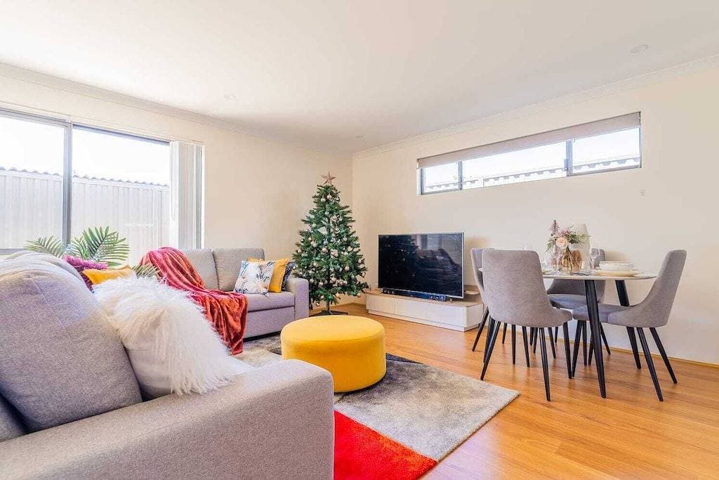 Sunny 1Br house, sleeps 4, near Fremantle, Fiona Stanley Hosp & Cockburn Getaway 1