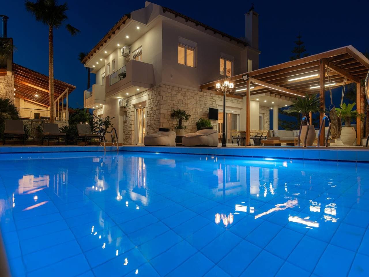 Villa in Kyrianna mit Pool und Bergblick 1