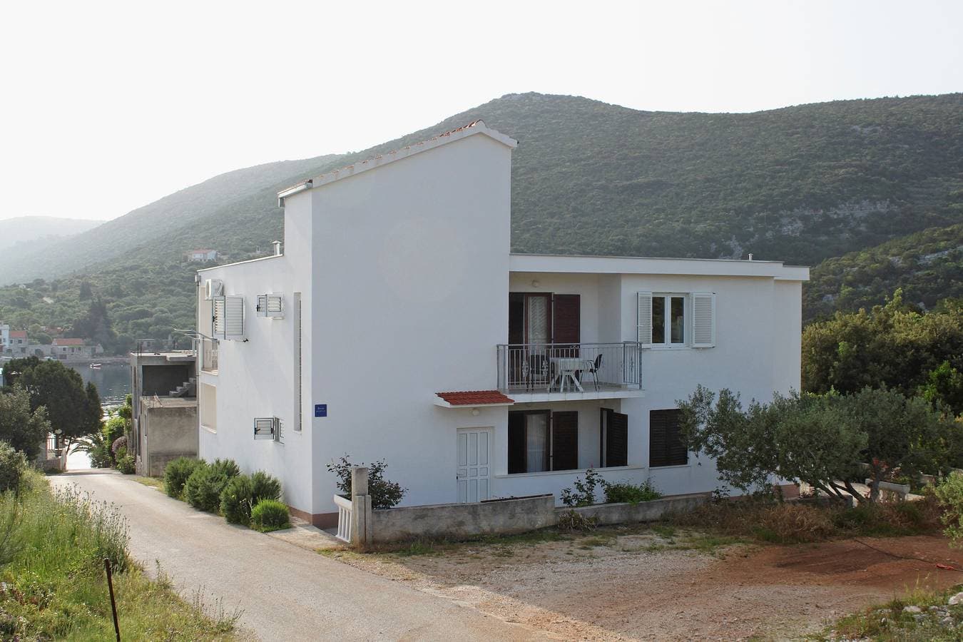 Foto 6 von 36: 2-Zimmer-Ferienwohnung am Strand Bucht Pokrivenik, Hvar -a