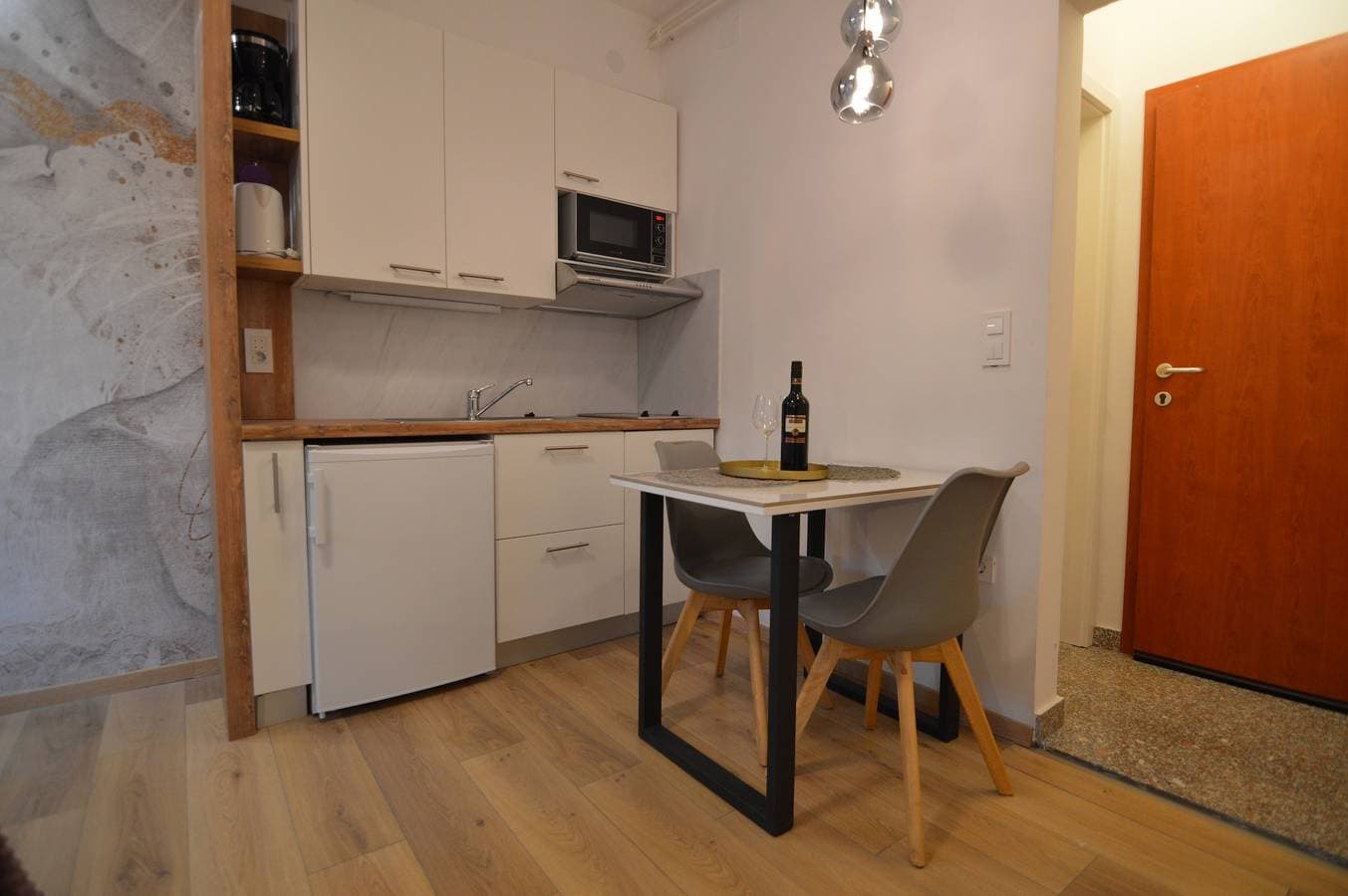 Foto 12 von 20: Studio Appartement mit Balkon und Meerblick Starigrad, Paklenica As-16421-a