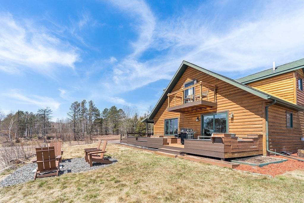 Foto 7 von 25: Freshly Remodeled Cabin w/ stunning Lake Views