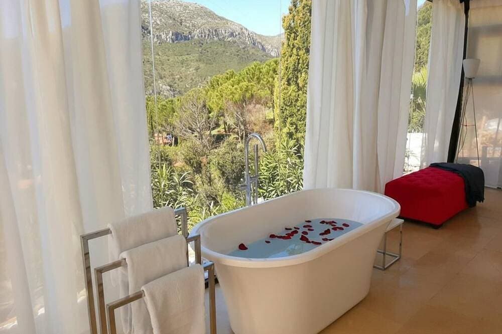Foto 11 von 25: Stunning Glass Suite with private plunge pool