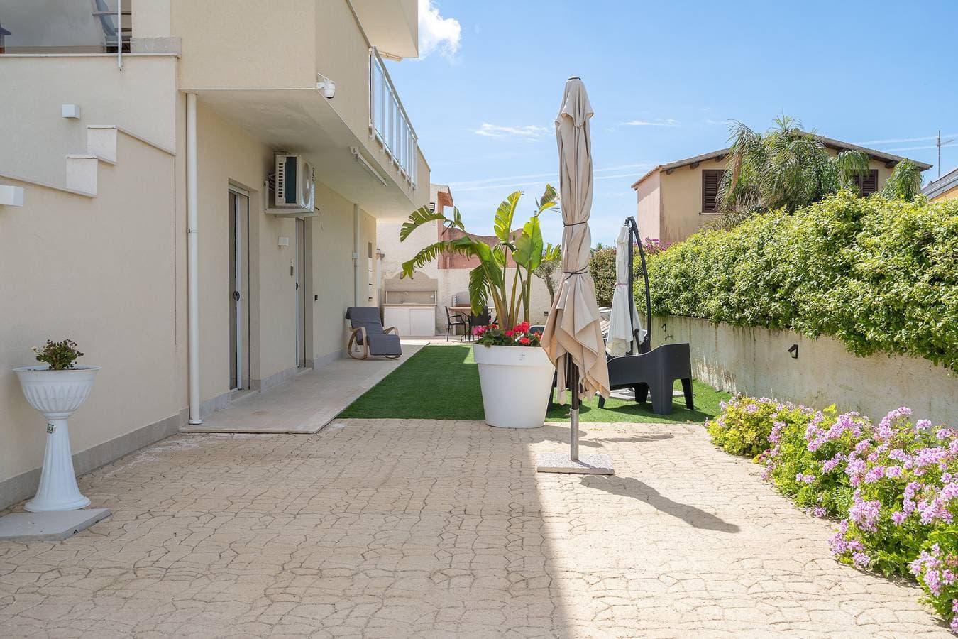 Foto 2 von 27: Apartment 'Marzamemi 1 mit privatem Garten', WLAN und Klimaanlage