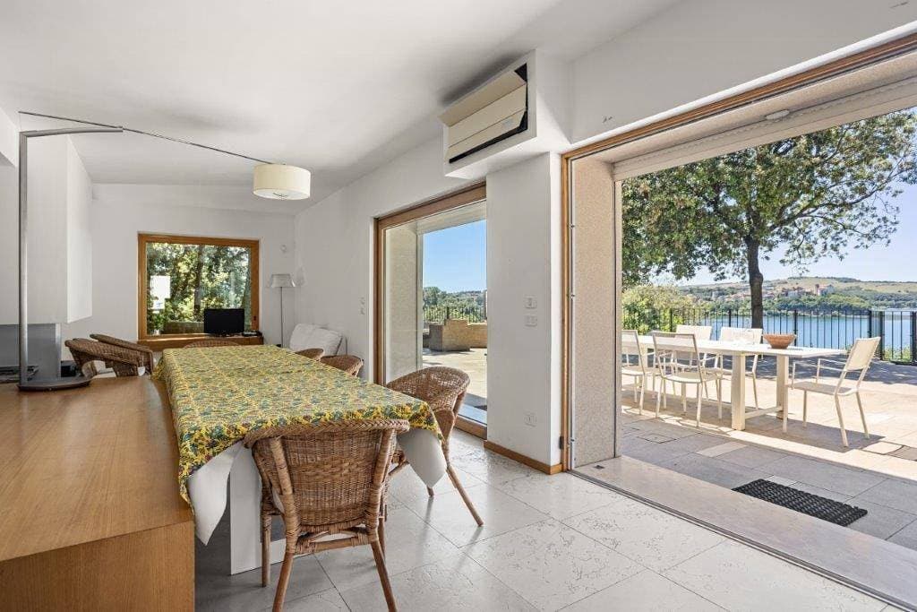 Foto 3 von 9: Villa am Bracciano-See mit Privatstrand