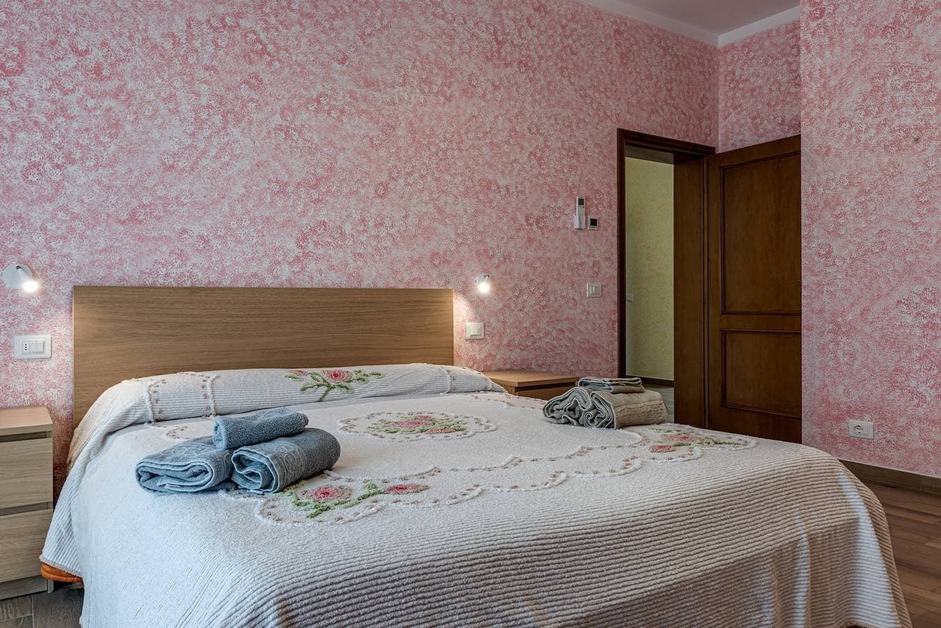 Foto 13 von 28: Ferienwohnung 'Ampio e accogliente appartamento' mit beheiztem Pool