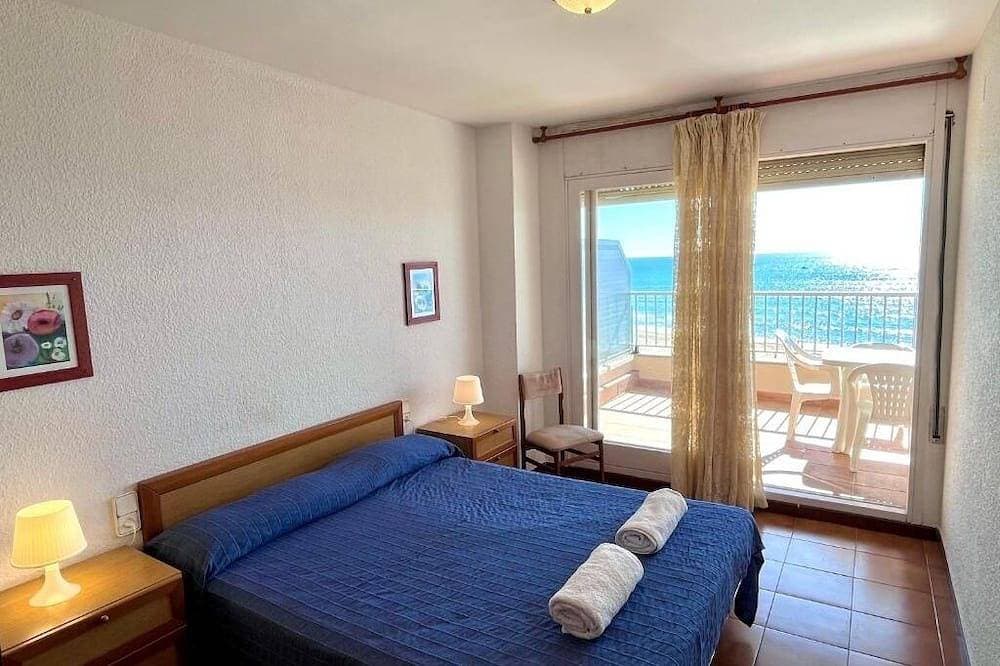 Foto 3 von 23: Geräumiges 4-Zimmer-Apartment direkt am Strand. Rodes-61