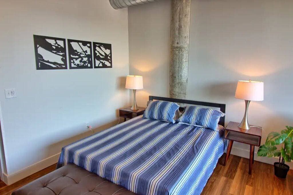 Foto 6 von 33: Chic Ultramodern Studio Loft w/ Designer Features