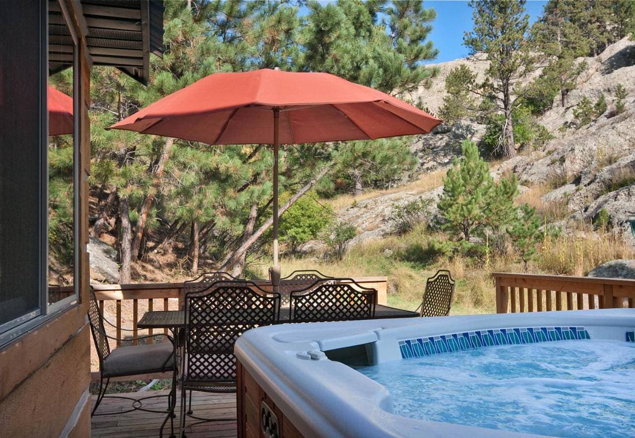 Rock Crest Lodge & Cabins 1