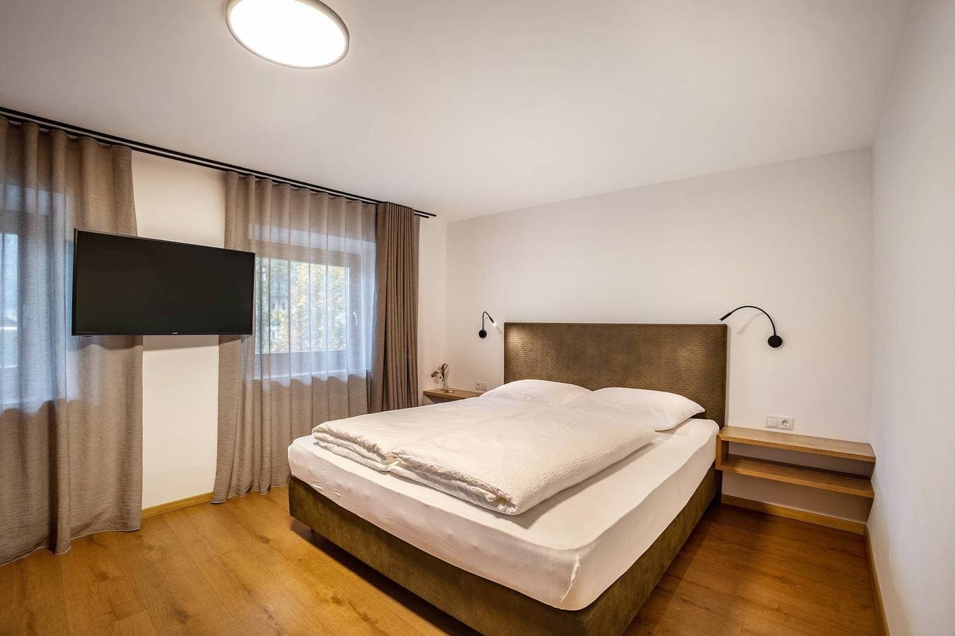 Foto 2 von 21: Einzimmerappartement 'Linderhof Nido' mit Bergblick, Gemeinschaftspool und Wi-Fi