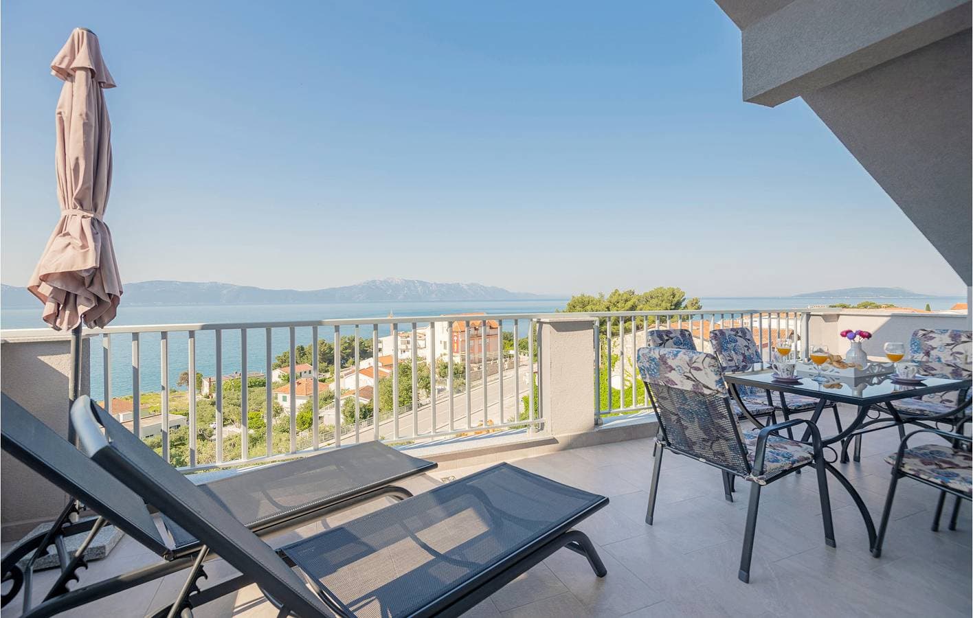 Foto 3 von 34: Gemütliche Ferienwohnung mit Terrasse in der Nähe der Küste und des Stadtzentrums