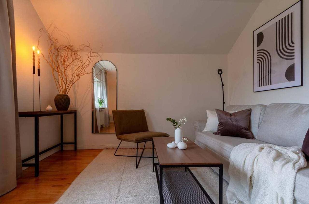 Bright 1BR Apartment with Balcony 20min to City 1