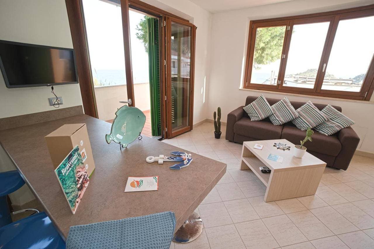 Villetta con vista mare e parcheggio 1