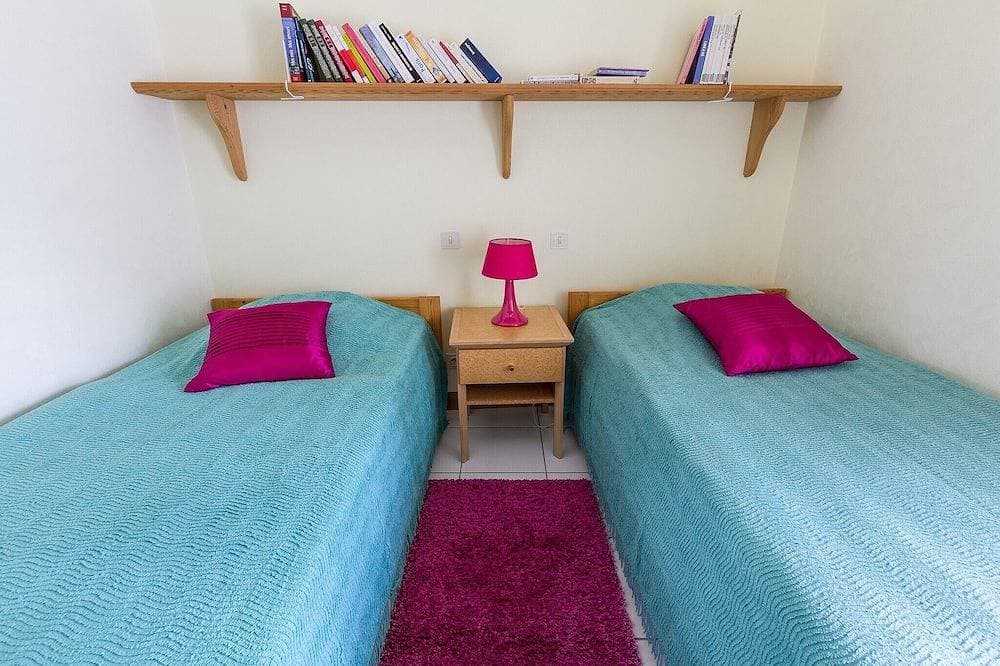 Foto 3 von 19: Appartement \"kerouac\", Maison du 18ème Avec Wifi, Proche des Plages de Sable fin