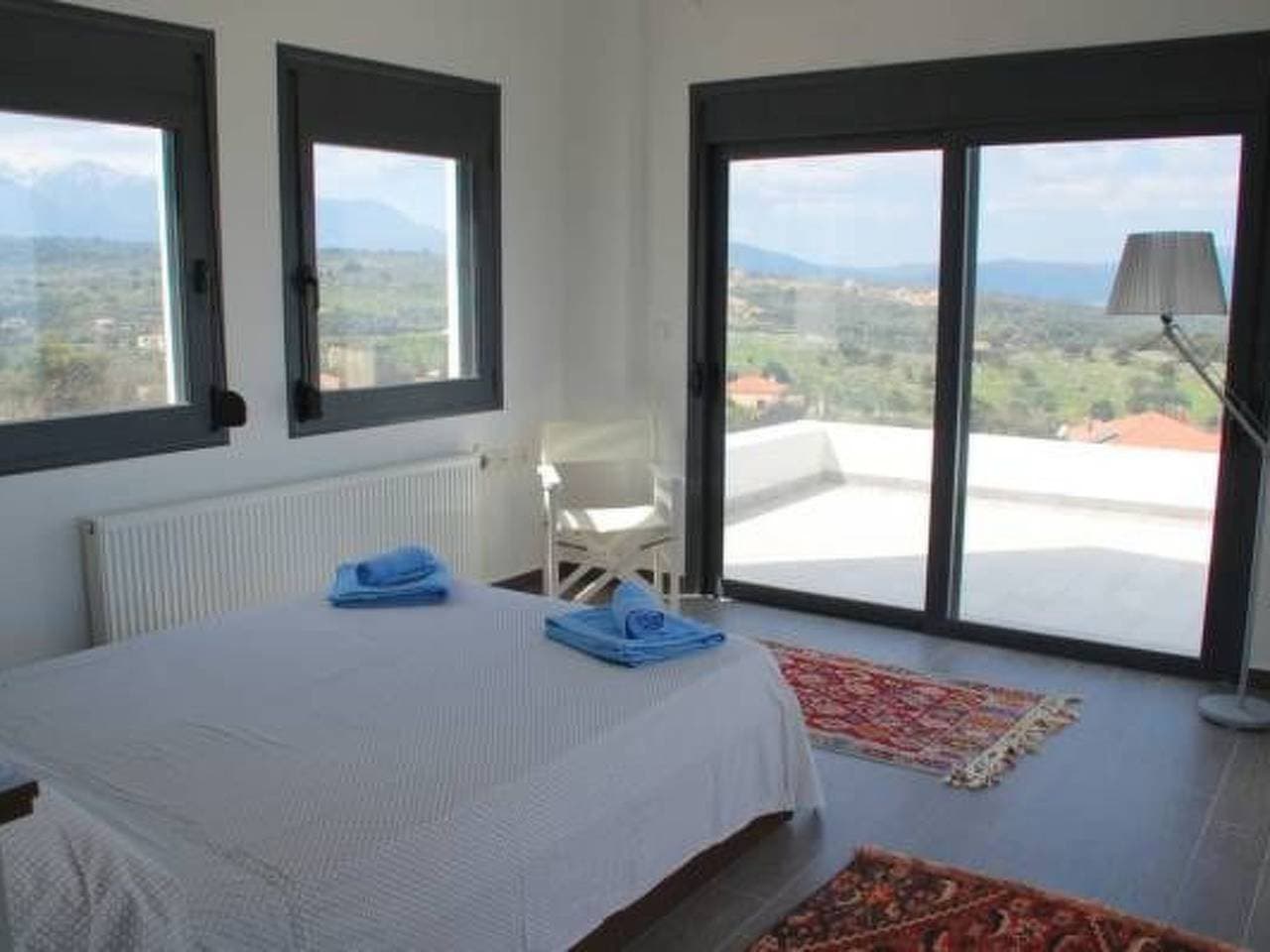 Foto 13 von 32: Villa mit Pool für bis zu 8 Personen. Meerblick.