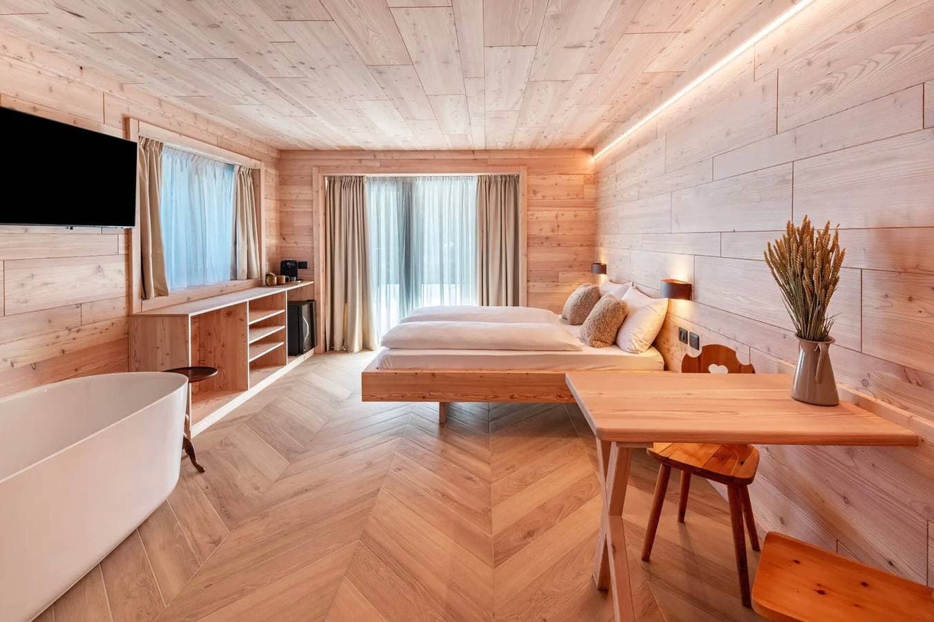 Noah Suites 1