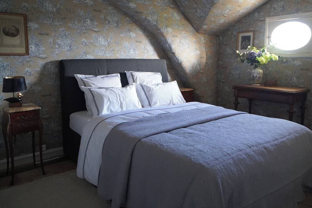 Manoir de la Salle du Roc, near Chenonceau, Louise room 1
