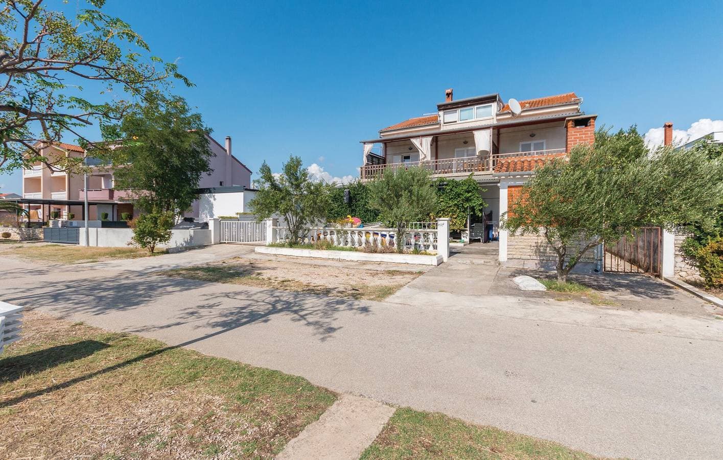 Foto 4 von 16: Apartment mit Meerblick, Terrasse, Parkplatz und WLAN, 700 m vom Strand entfernt