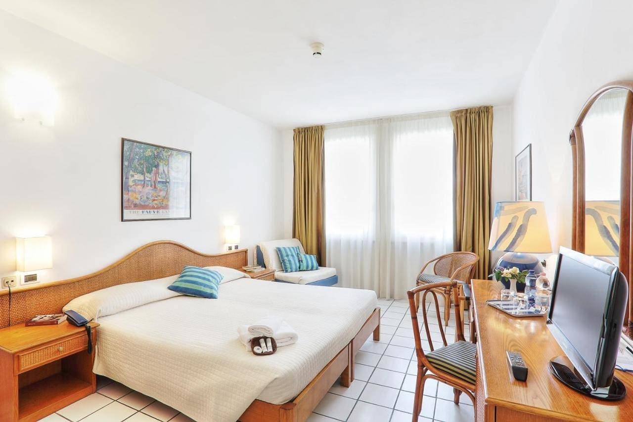 Hotel Yacht Club 1