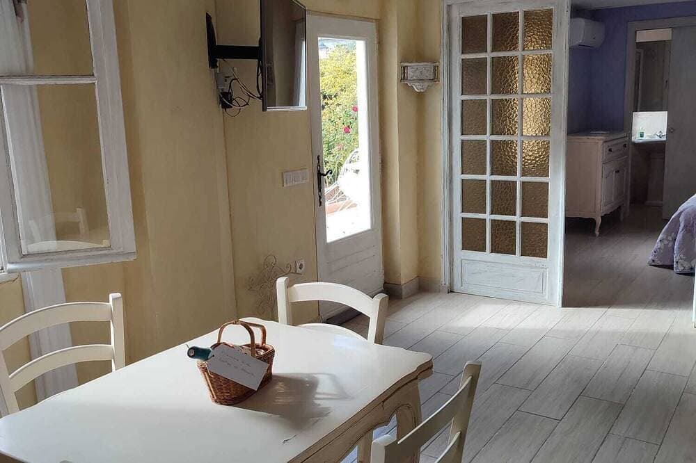 Bastide provenzal in the county and 5 km from the beach 1