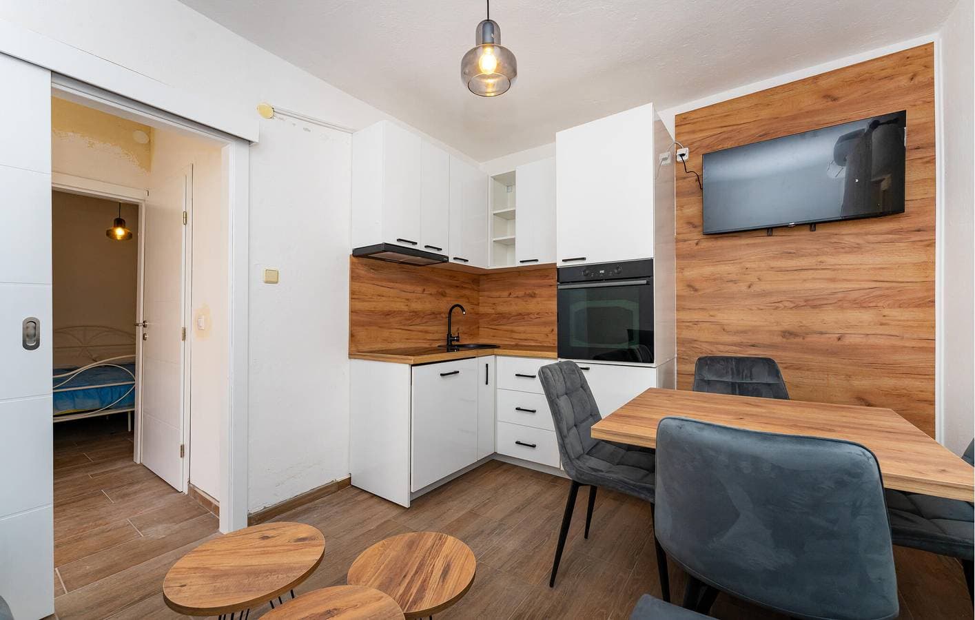 Foto 5 von 25: Gemütliche Ferienwohnung mit Terrasse in der Nähe der Küste und des Stadtzentrums in Donji Karin