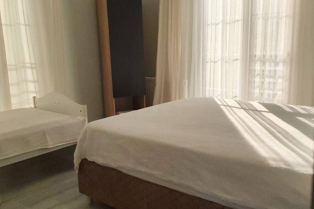 Foto 3 von 22: Şilede doğa içinde denize yakın kapalı ısıtmalı havuzlu şömineli barbekülü villa