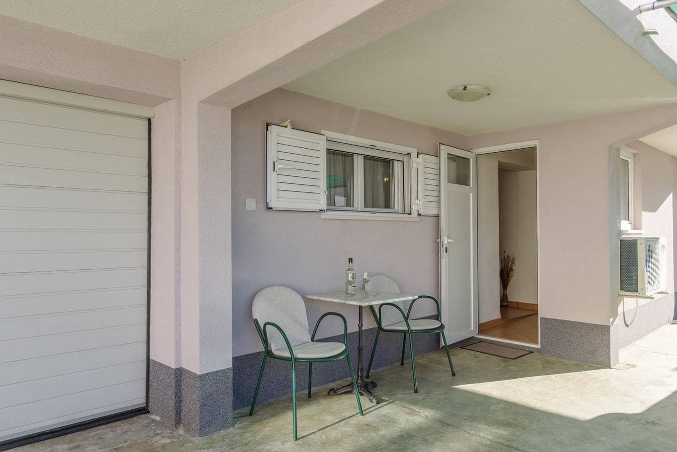 Foto 2 von 17: Ferienwohnungen Meri / Ein Schlafzimmer A1 - Okrug Gornji