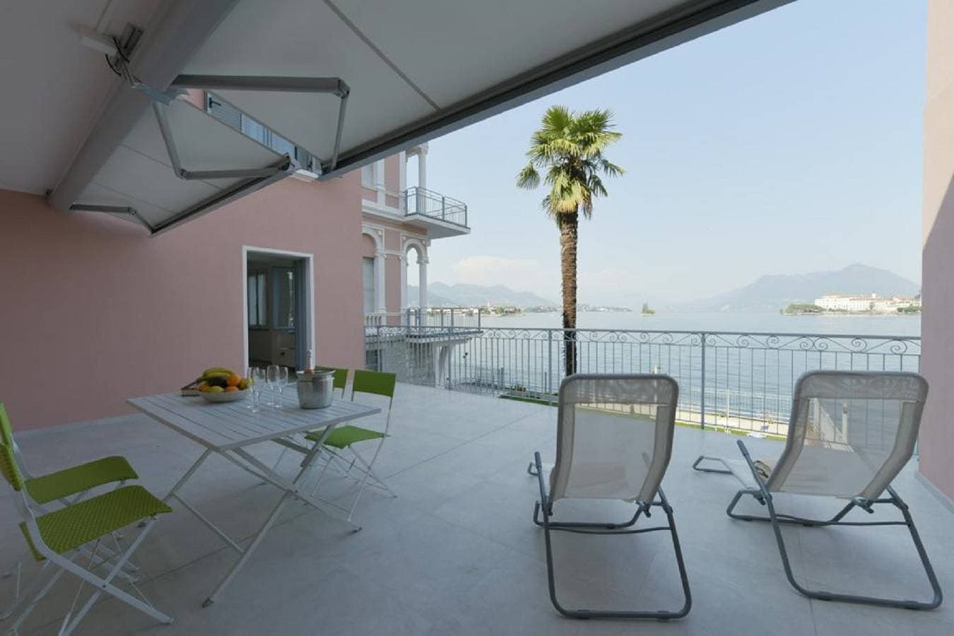 Foto 4 von 13: Stone apartment with lake view in Baveno